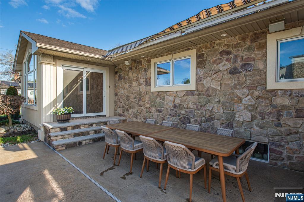 property viewer photo 35