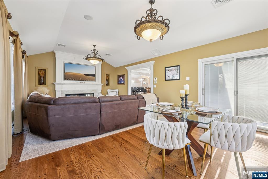 property viewer photo 4