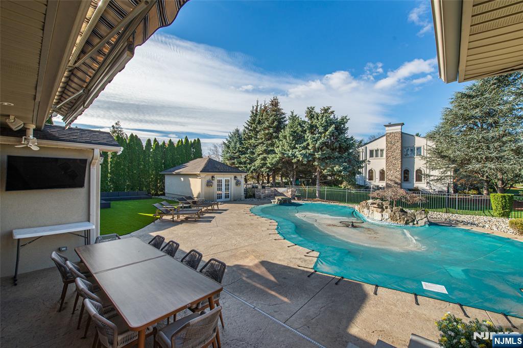 property viewer photo 40