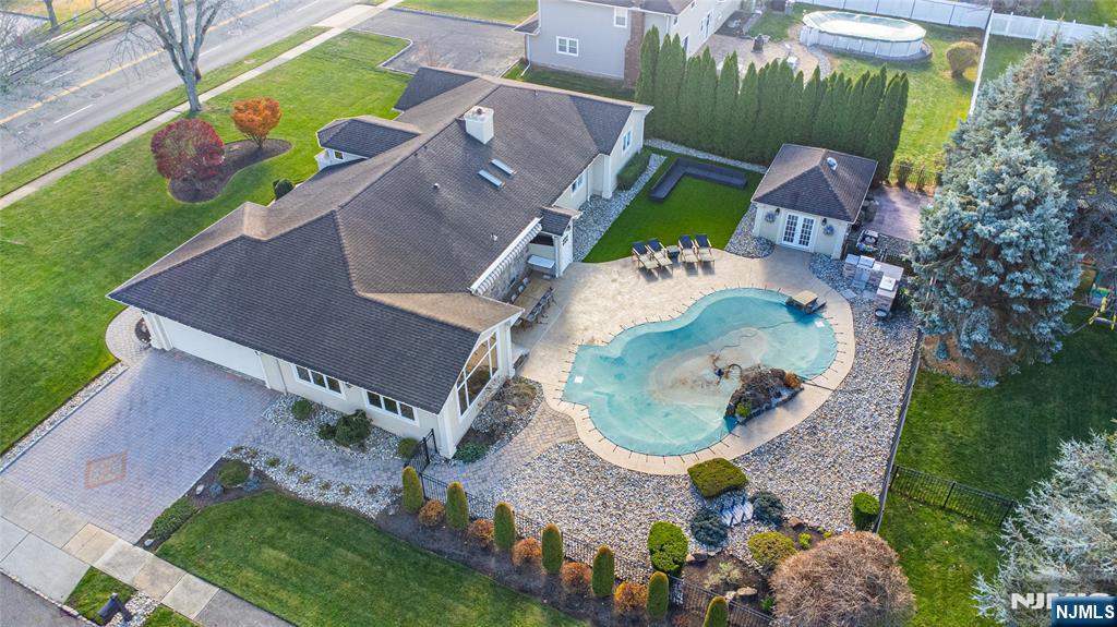 property viewer photo 41