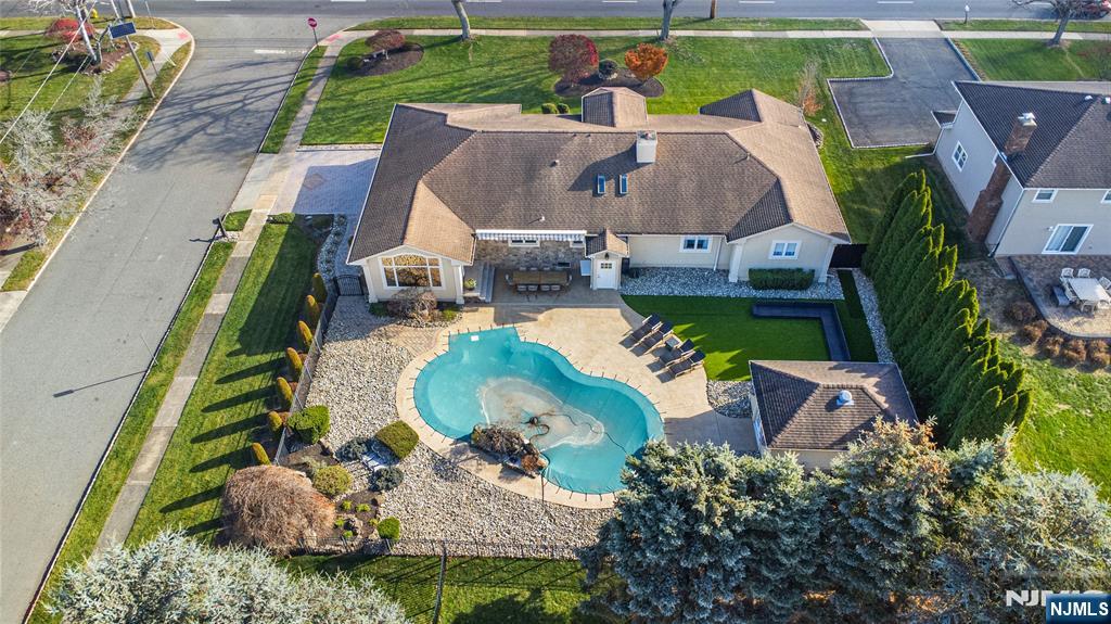 property viewer photo 42