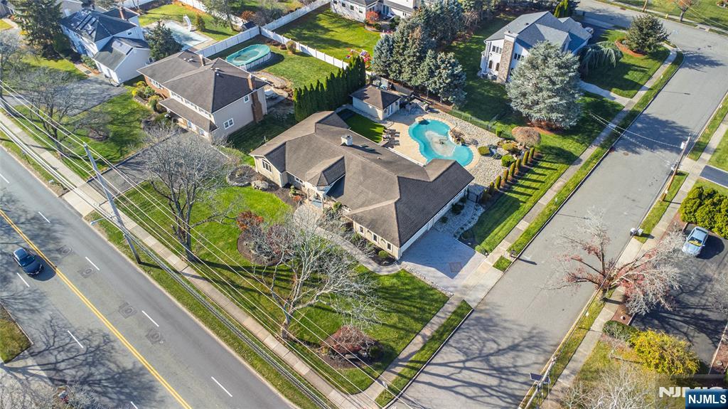 property viewer photo 45
