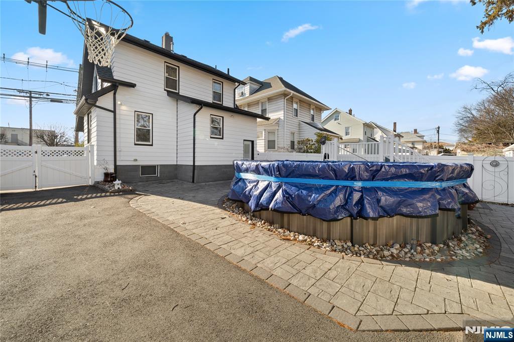 property viewer photo 25