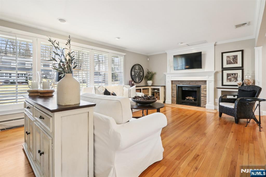 property viewer photo 16