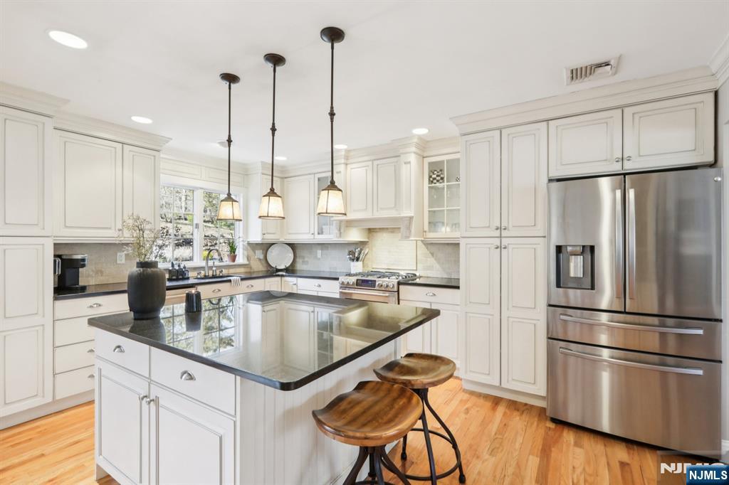 property viewer photo 23
