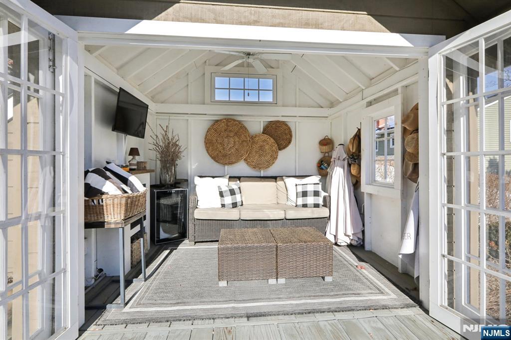 property viewer photo 42