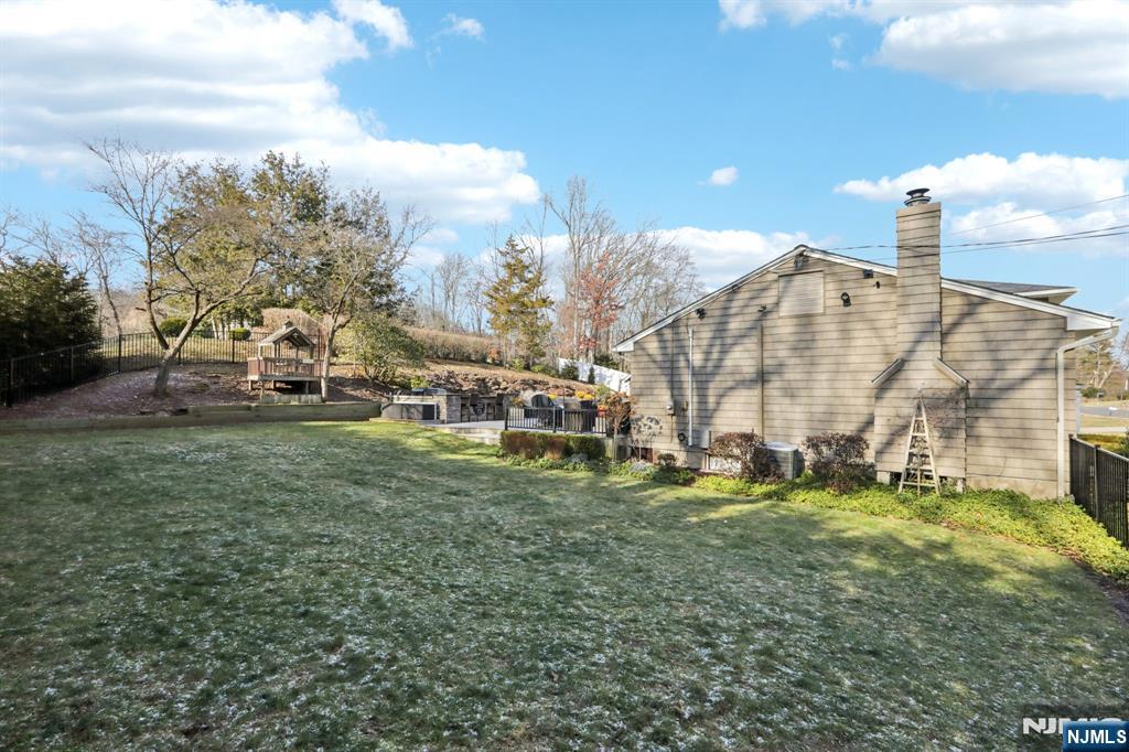 property viewer photo 44