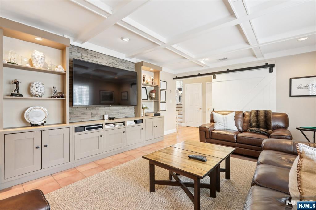 property viewer photo 7