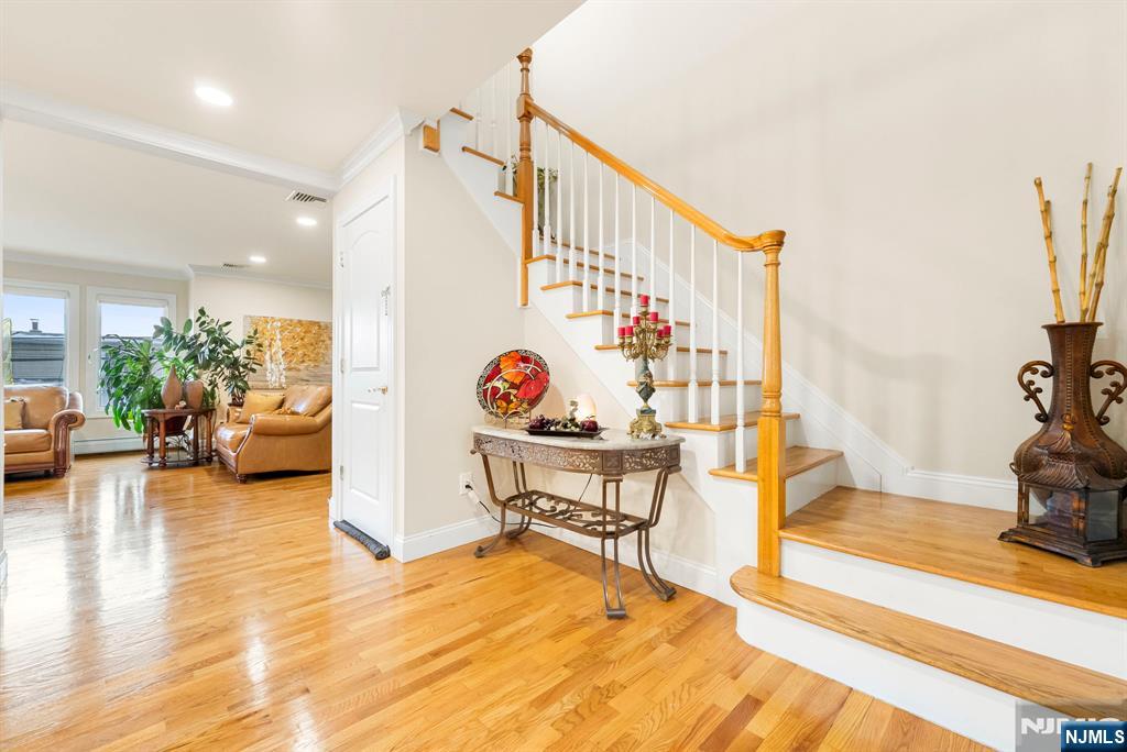 property viewer photo 12