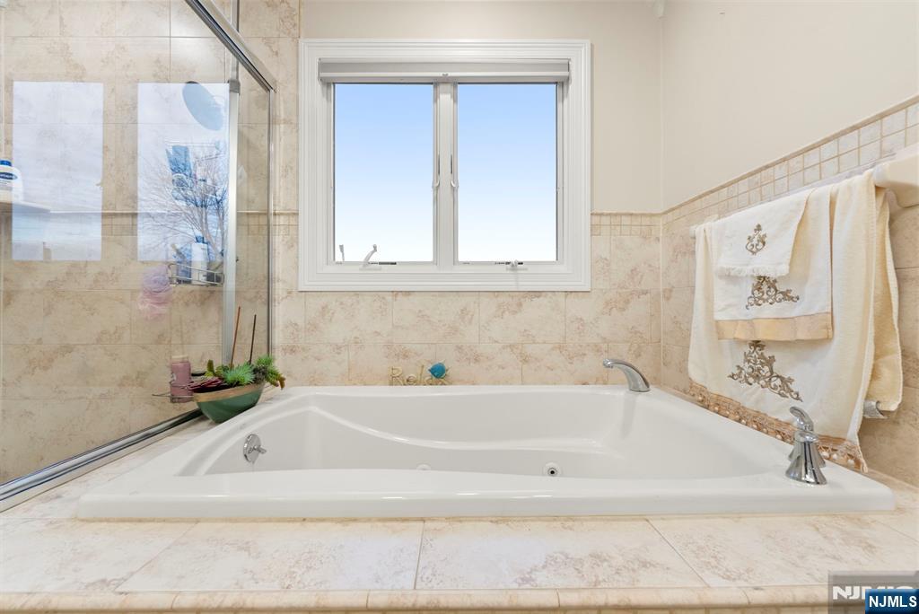 property viewer photo 25