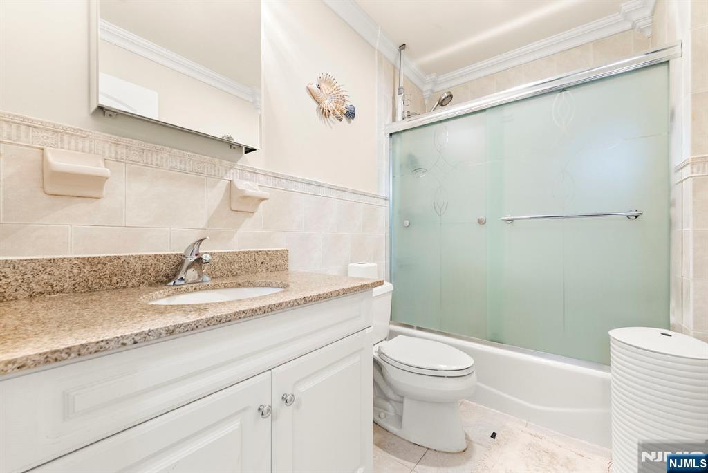 property viewer photo 32