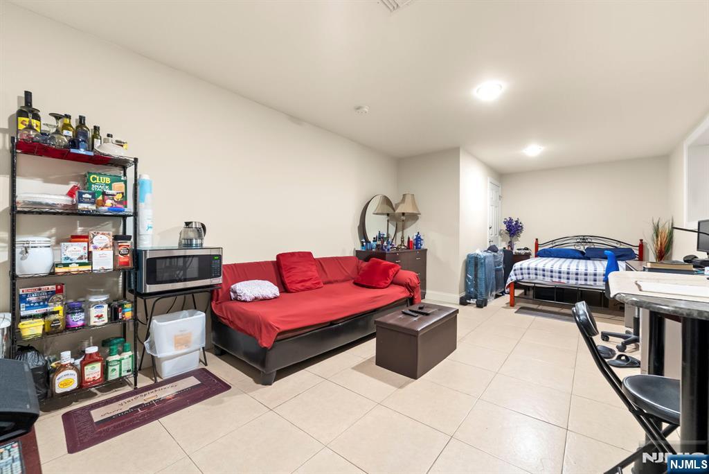 property viewer photo 35