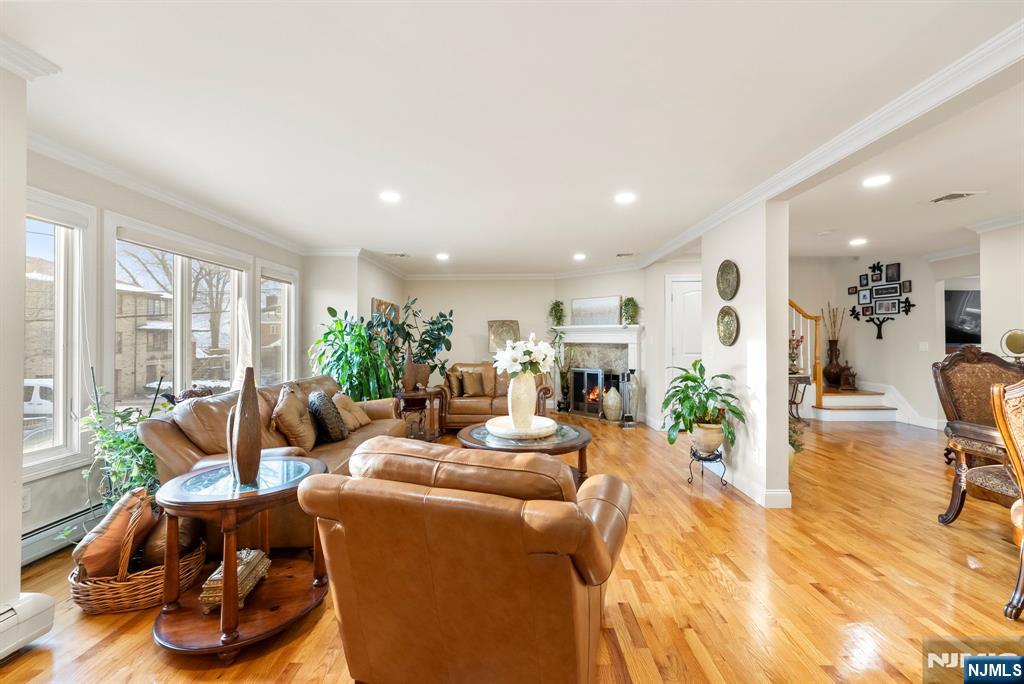 property viewer photo 5