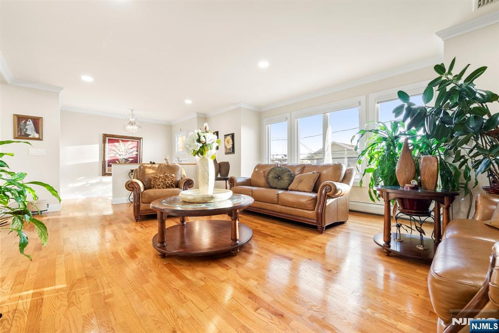 property viewer photo 6