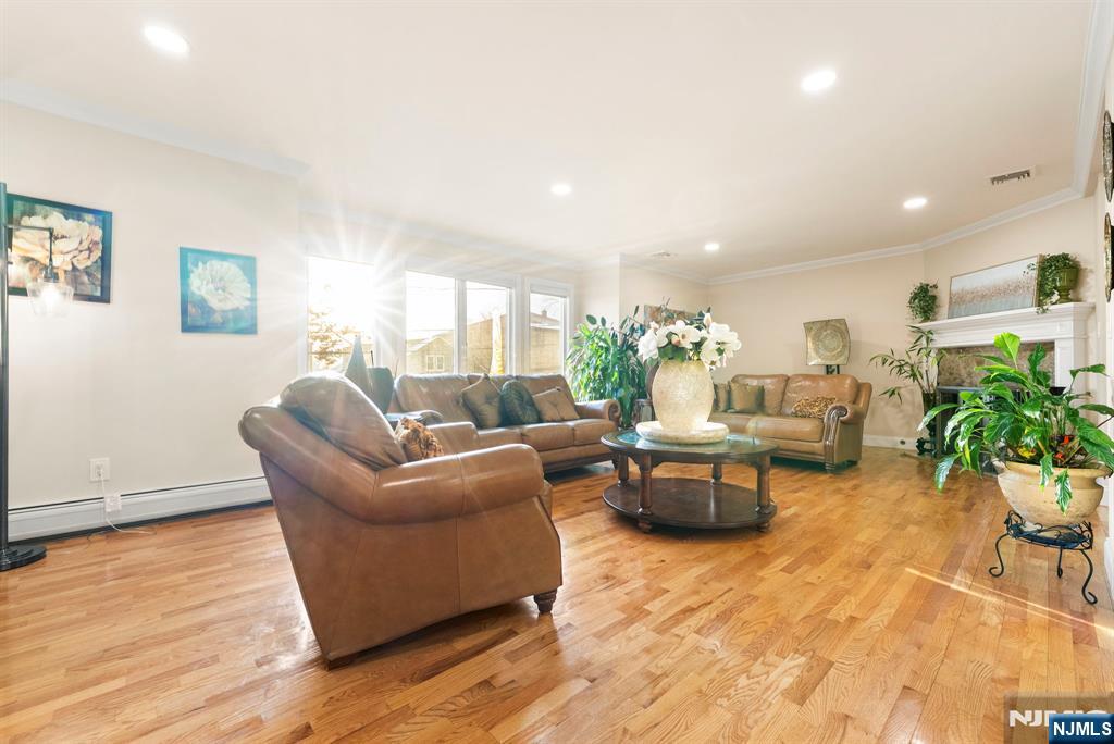 property viewer photo 7