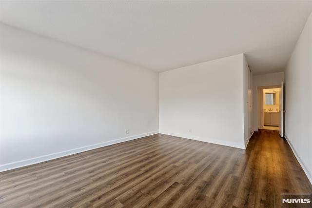 property viewer photo 11
