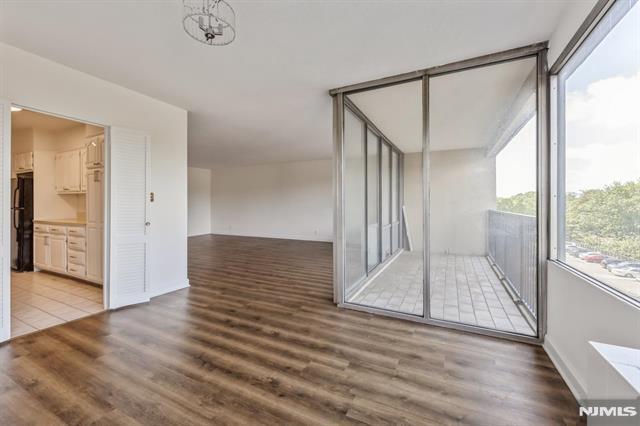 property viewer photo 7