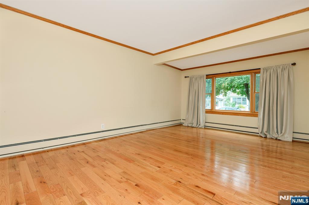 property viewer photo 2