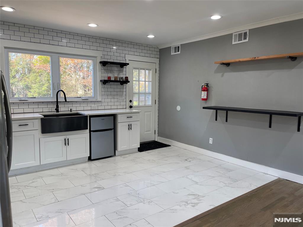 property viewer photo 1