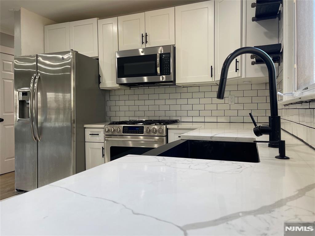 property viewer photo 2