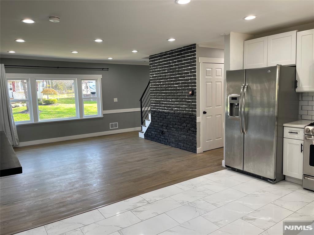 property viewer photo 3