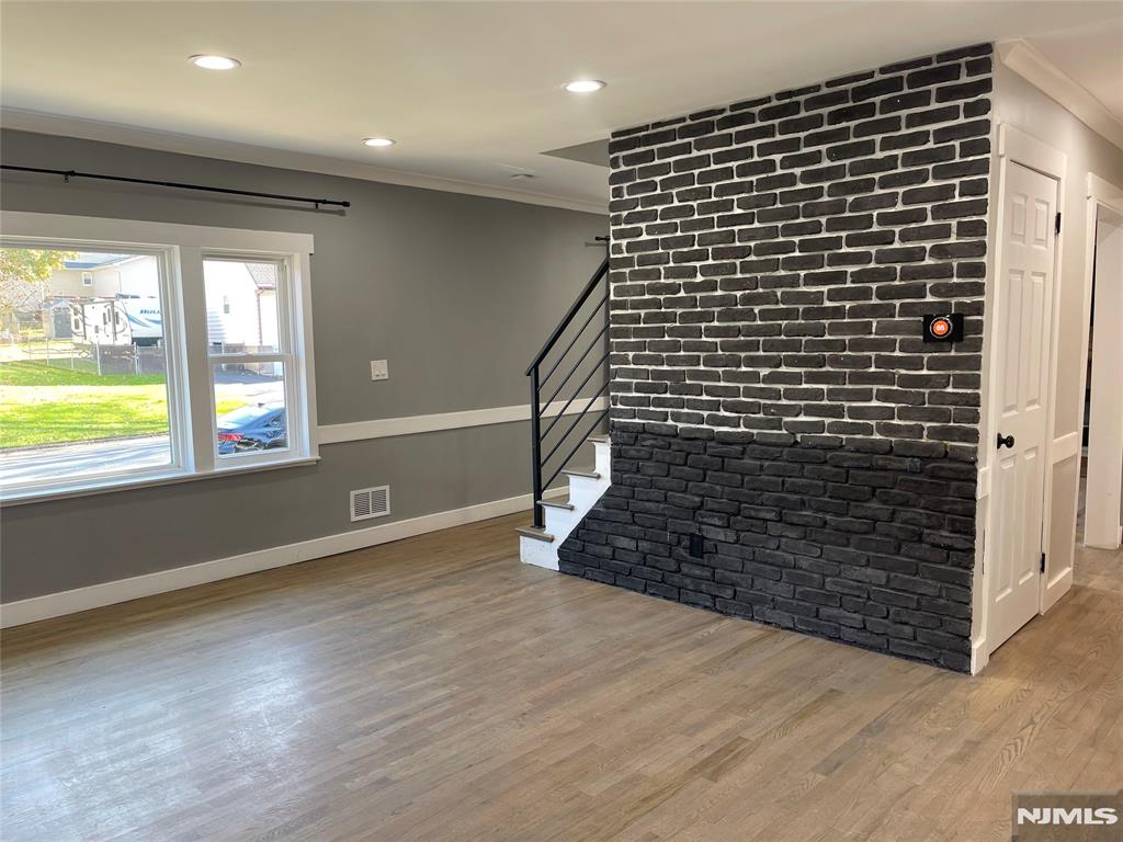 property viewer photo 5
