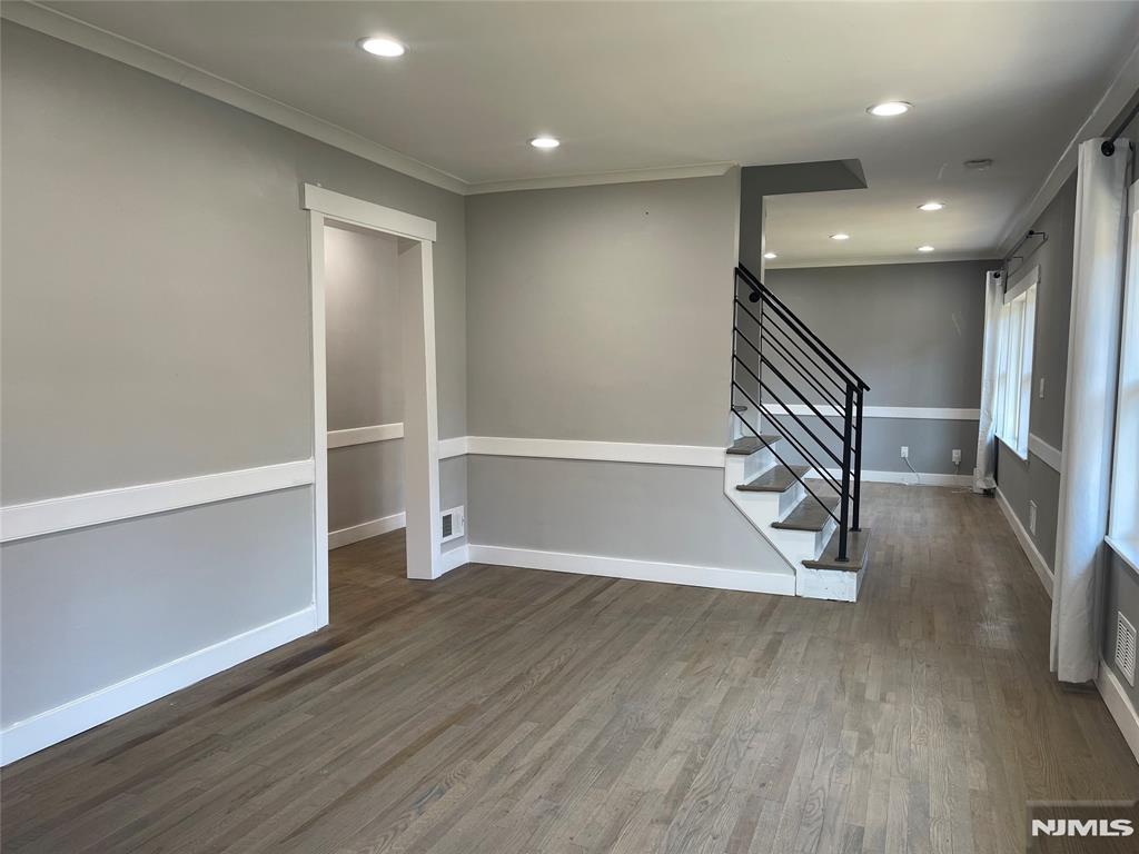 property viewer photo 7