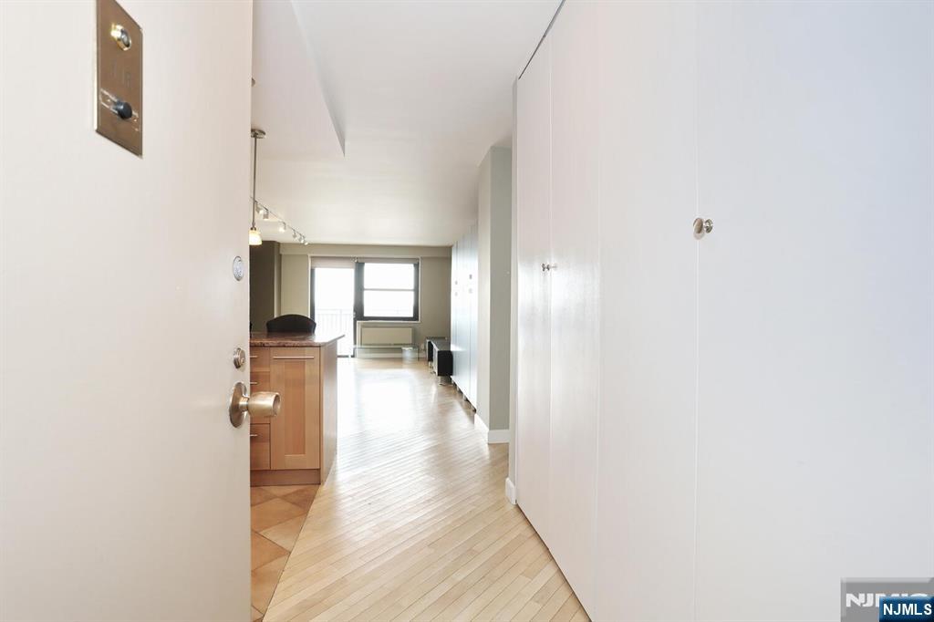 property viewer photo 3