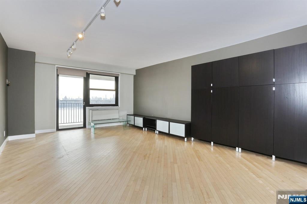 property viewer photo 8