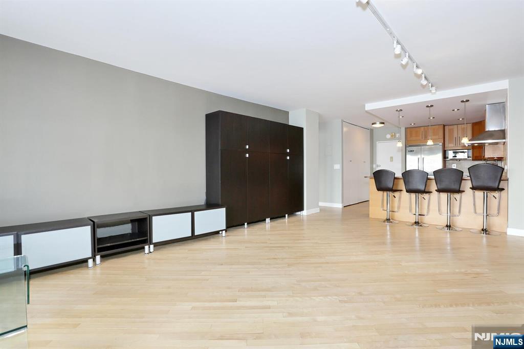 property viewer photo 9