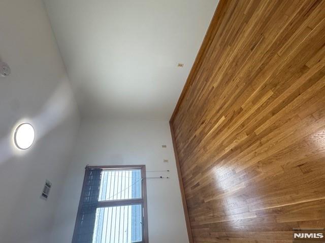 property viewer photo 2