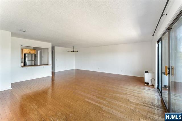 property viewer photo 1