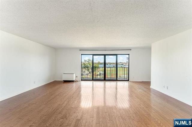 property viewer photo 3