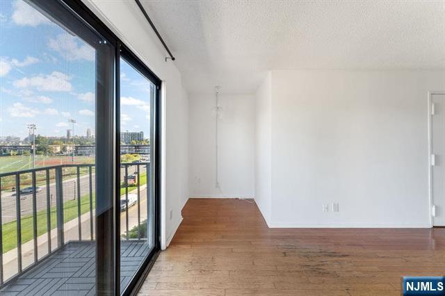 property viewer photo 5