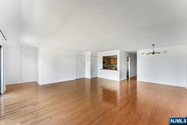 property viewer photo 9