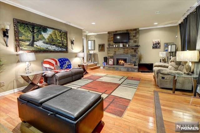 property viewer photo 1