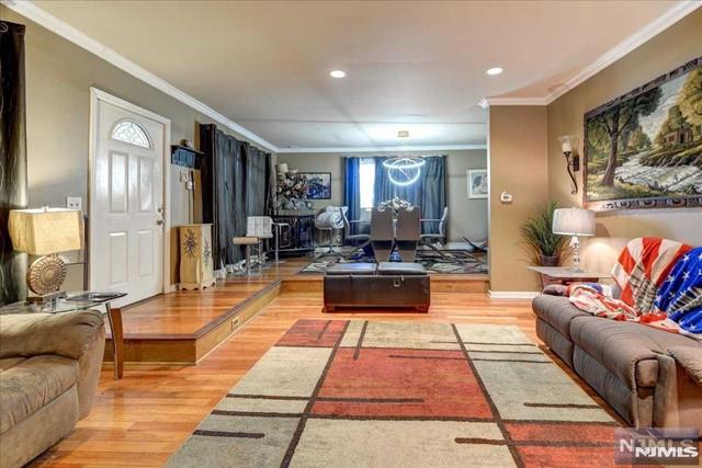 property viewer photo 3