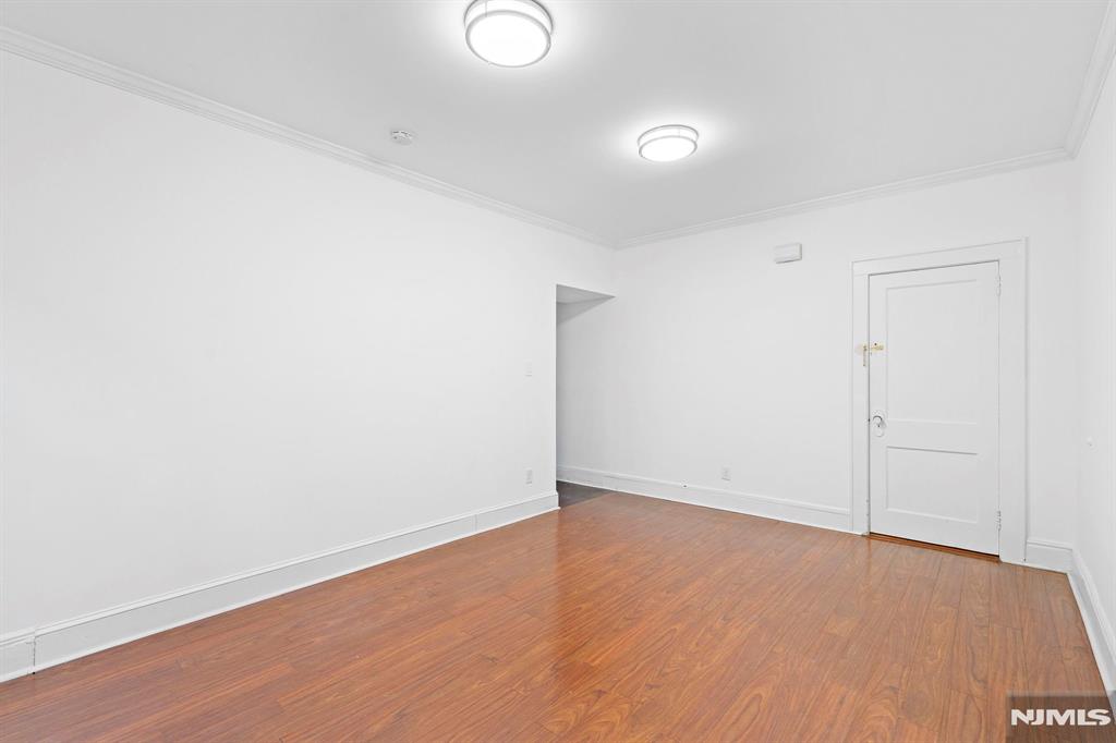 property viewer photo 10