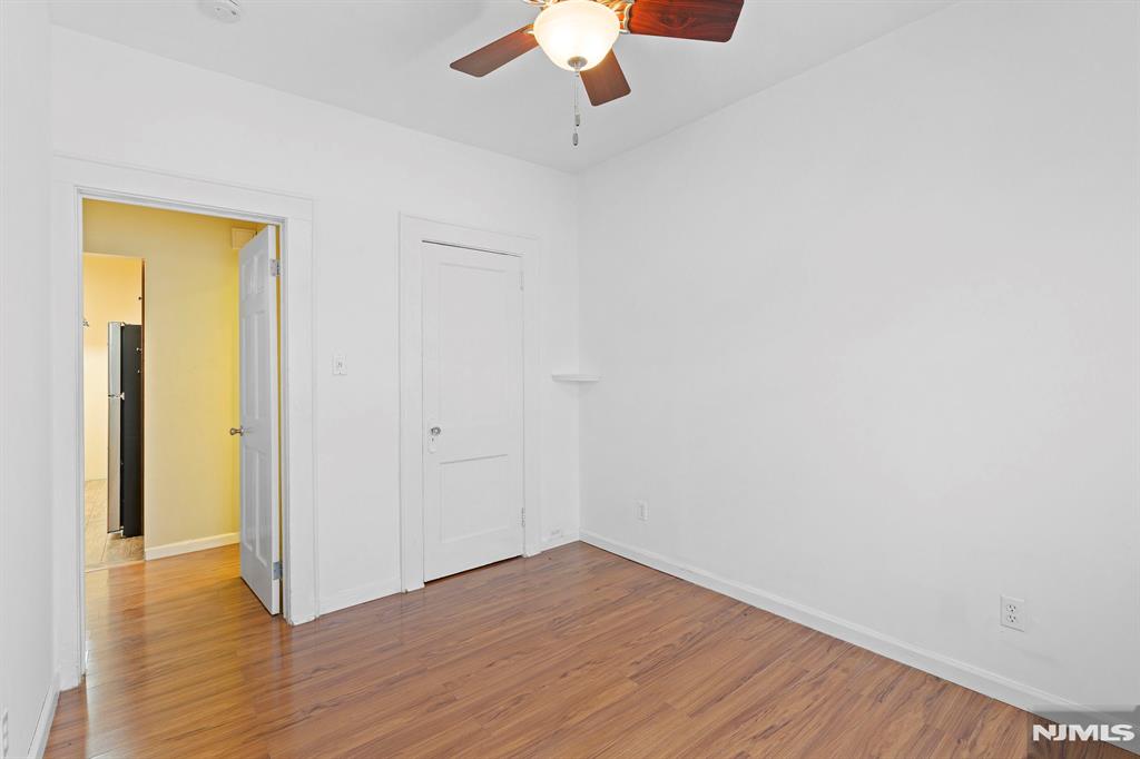 property viewer photo 15
