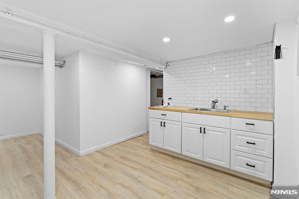 property viewer photo 18