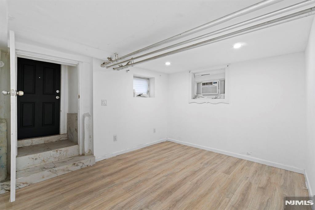 property viewer photo 23