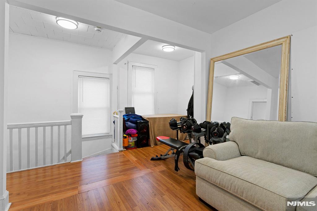property viewer photo 24