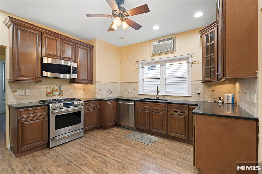 property viewer photo 4