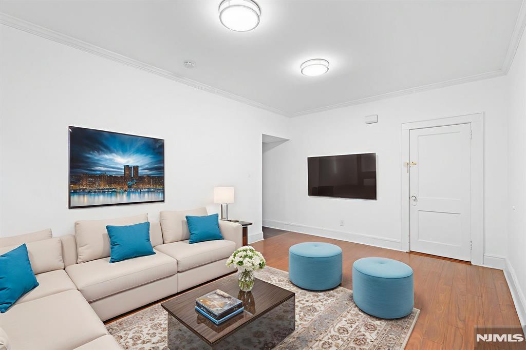 property viewer photo 6