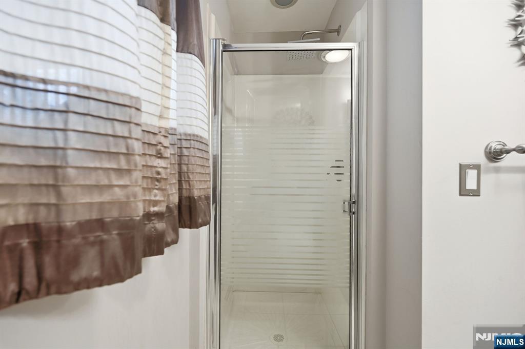 property viewer photo 27