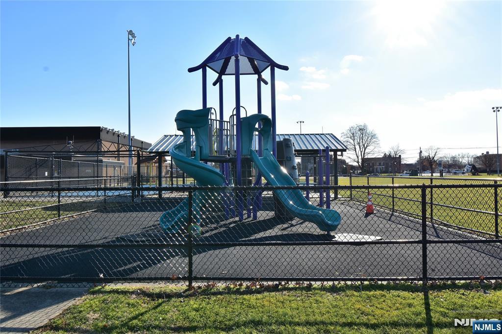 property viewer photo 41