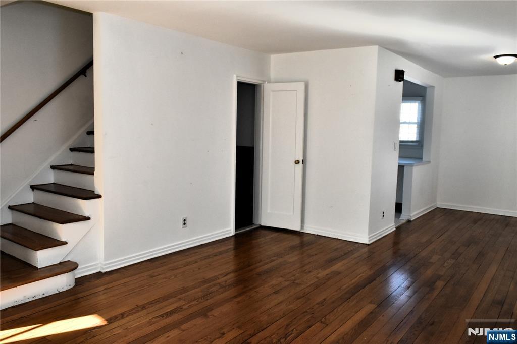 property viewer photo 7