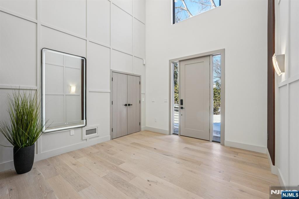 property viewer photo 1