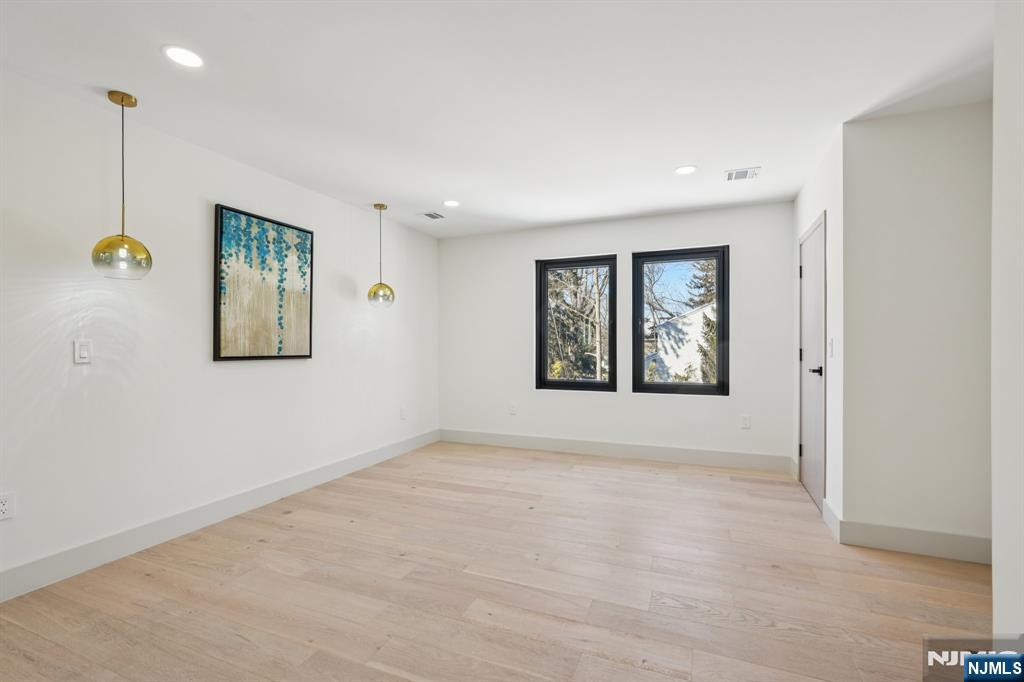 property viewer photo 14