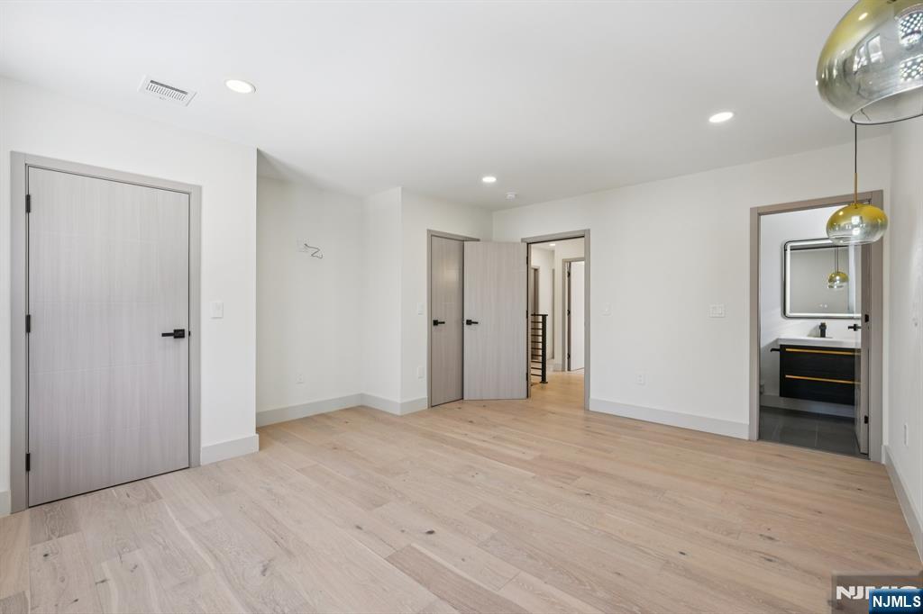 property viewer photo 15